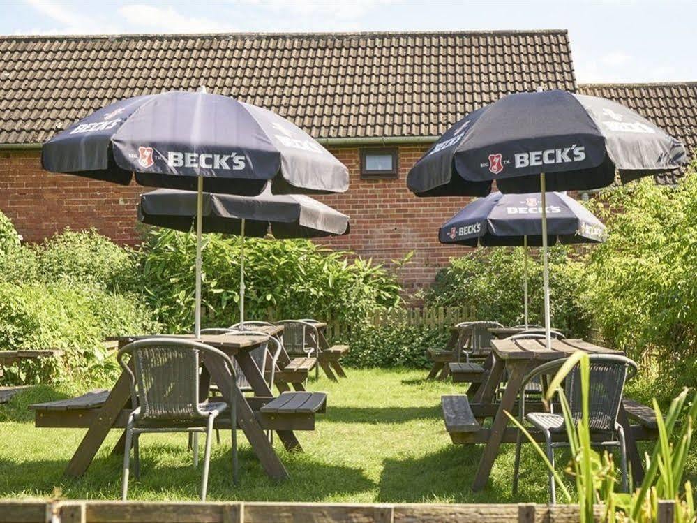The Old Ship Inn Lowdham Extérieur photo